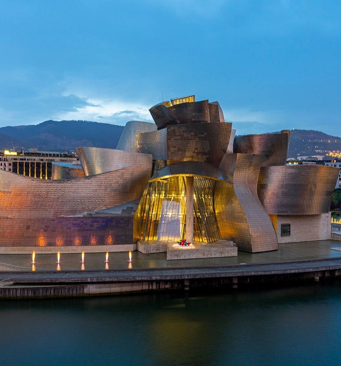 Museo Guggenheim Bilbao iluminado con Tailored Lighting System de Zumtobel